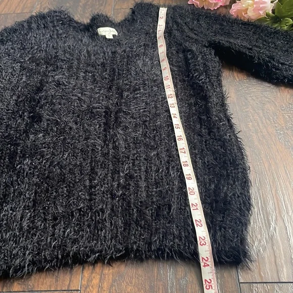 Soft cozy fuzzy sweater - Picture 6 of 6